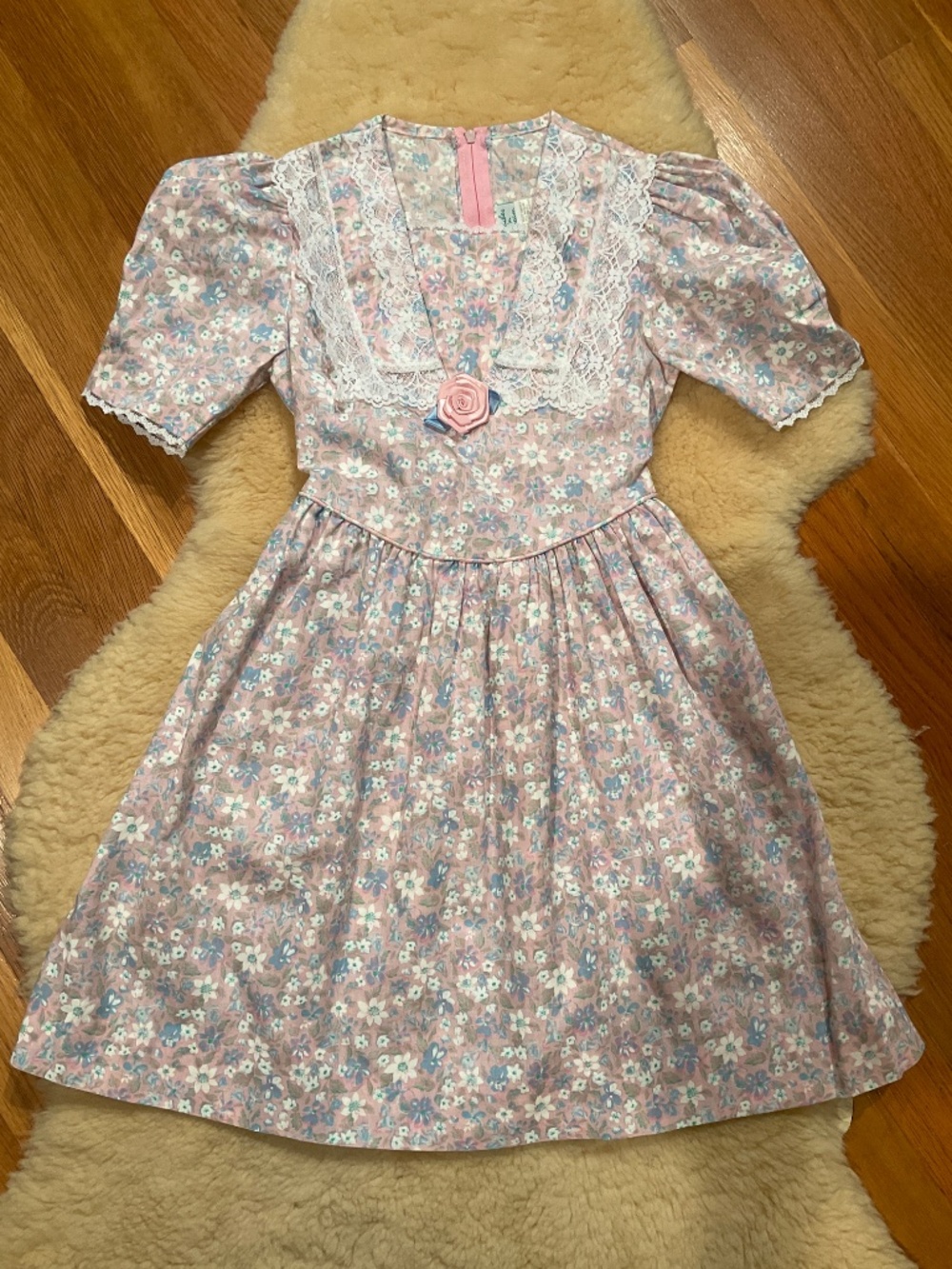 Vintage Peaches & Cream cottage core floral dress